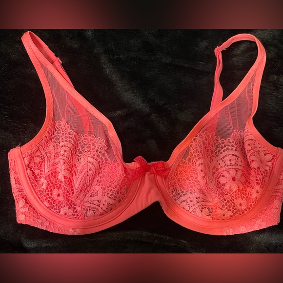 Victoria’s Secret Coral Bra, 32D - Picture 1 of 3